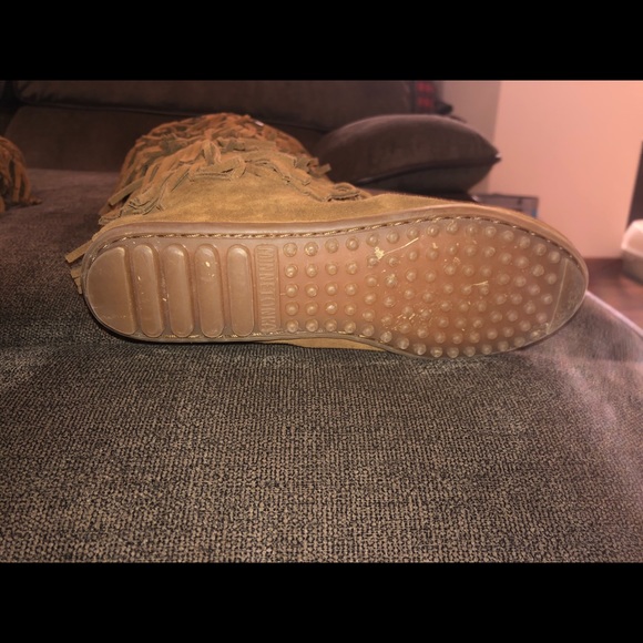 Minnetonka women’s 5 layer fringe moc boot - Picture 4 of 5